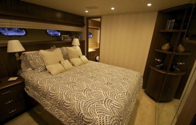 Yacht CHILLS - Starboard Guest Cabin